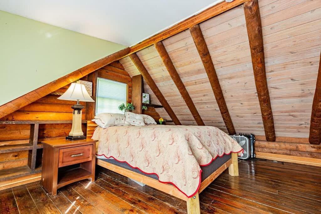 Cozy 2-br Log Close To Attractions Сasa de vacaciones *