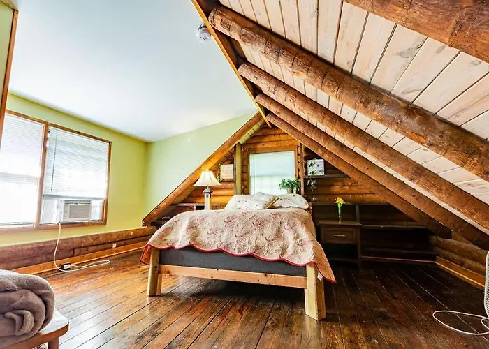 Cozy 2-Br Log Cabin Close To Chattanooga Top Attractions
