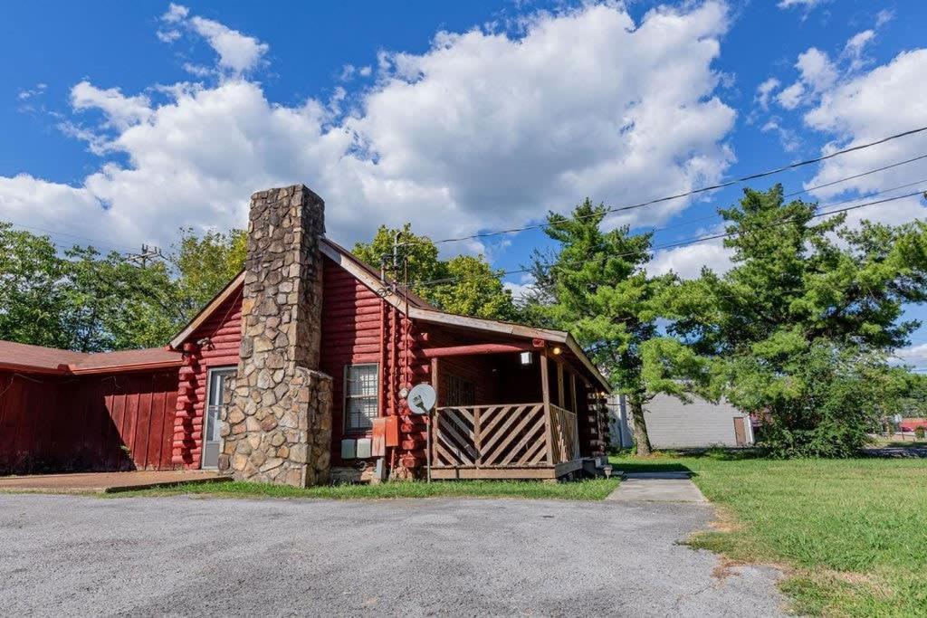 Cozy 2-br Log Close To Attractions *