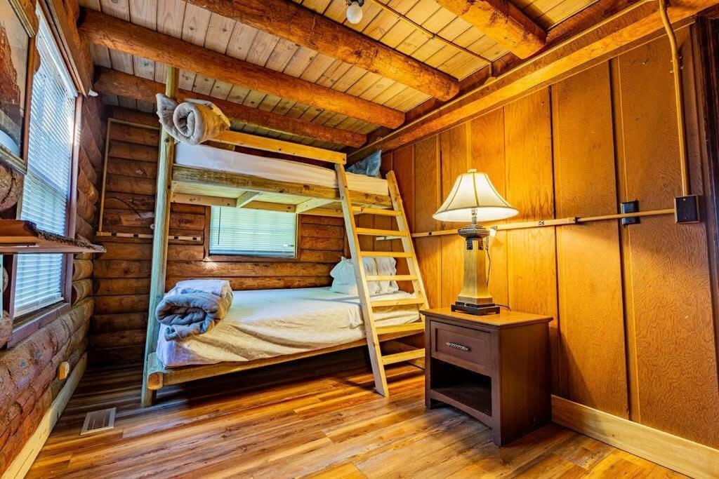 Cozy 2-br Log Close To Attractions Holiday home Chattanooga